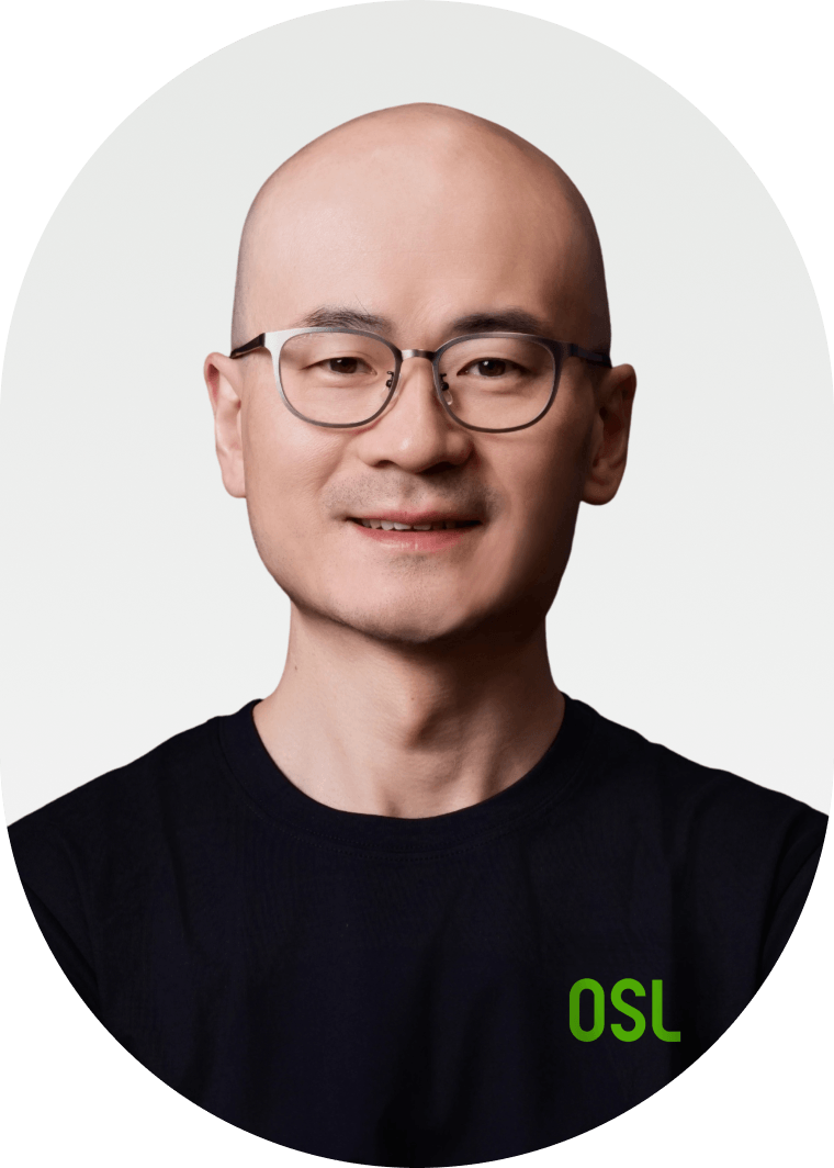 공식 경영진 페이지의 Gary Tiu 사진입니다.