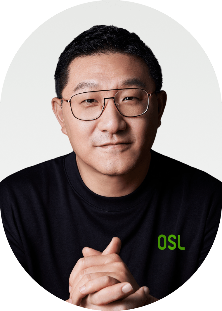 공식 경영진 페이지의 Kevin Cui 사진입니다.
